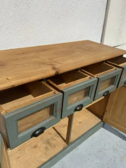 Meuble de comptoir ancien à tiroirs porte-étiquettes – patine vert-de-