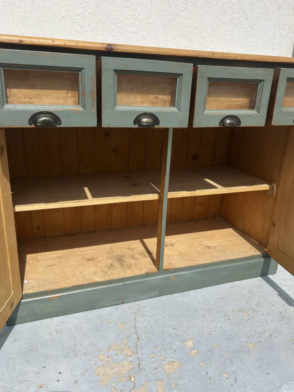 Meuble de comptoir ancien à tiroirs porte-étiquettes – patine vert-de-