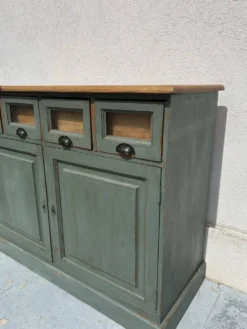 Meuble de comptoir ancien à tiroirs porte-étiquettes – patine vert-de-