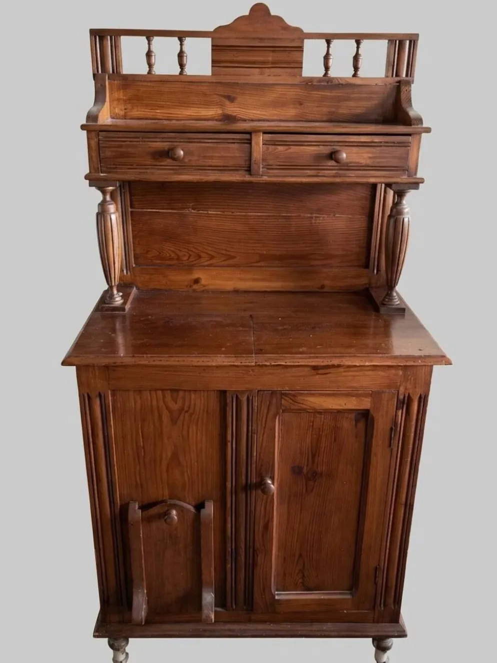 Meuble de cuisine ancien avec charbonnière intégré