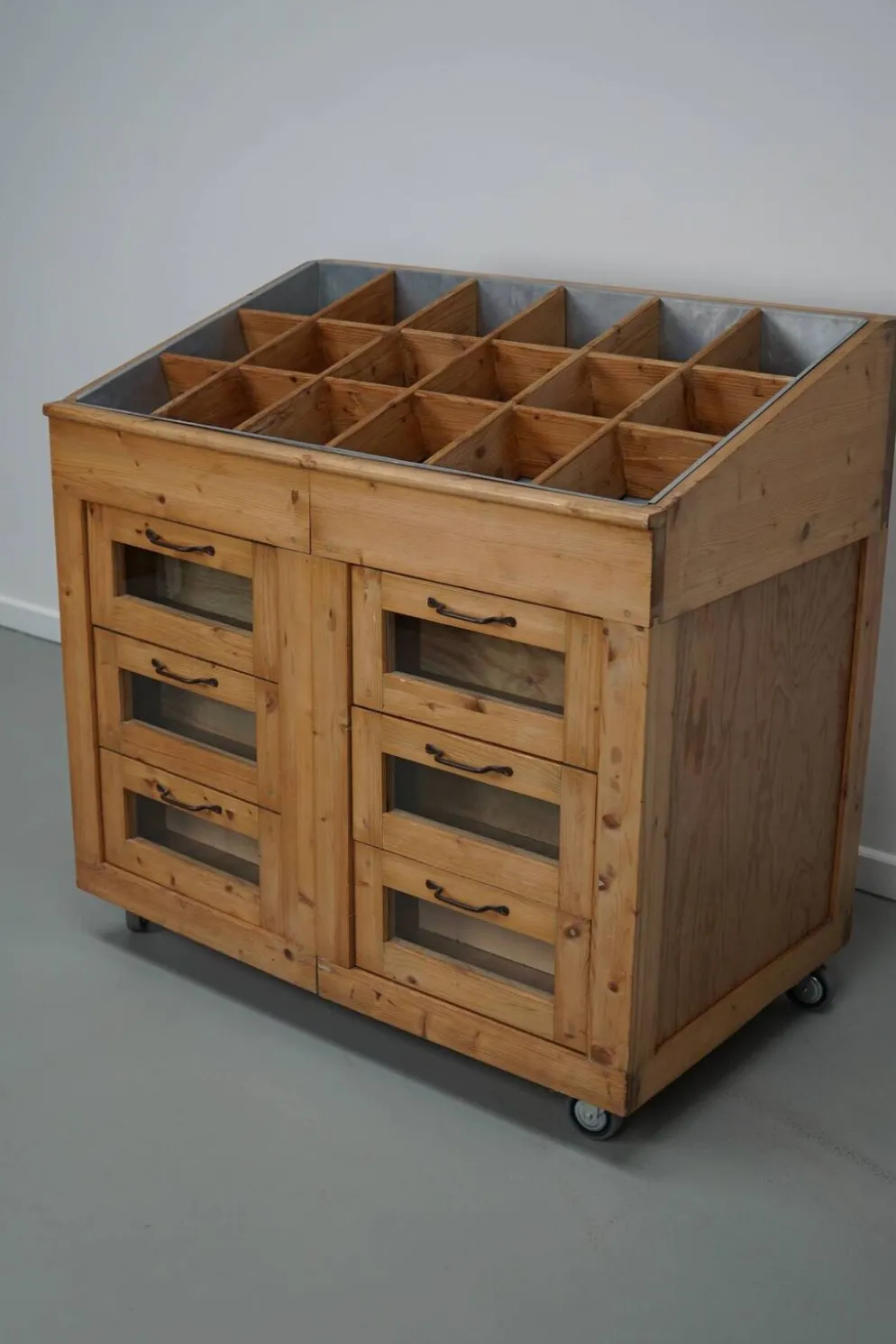 Meuble de mercerie hollandais vintage en pin et verre