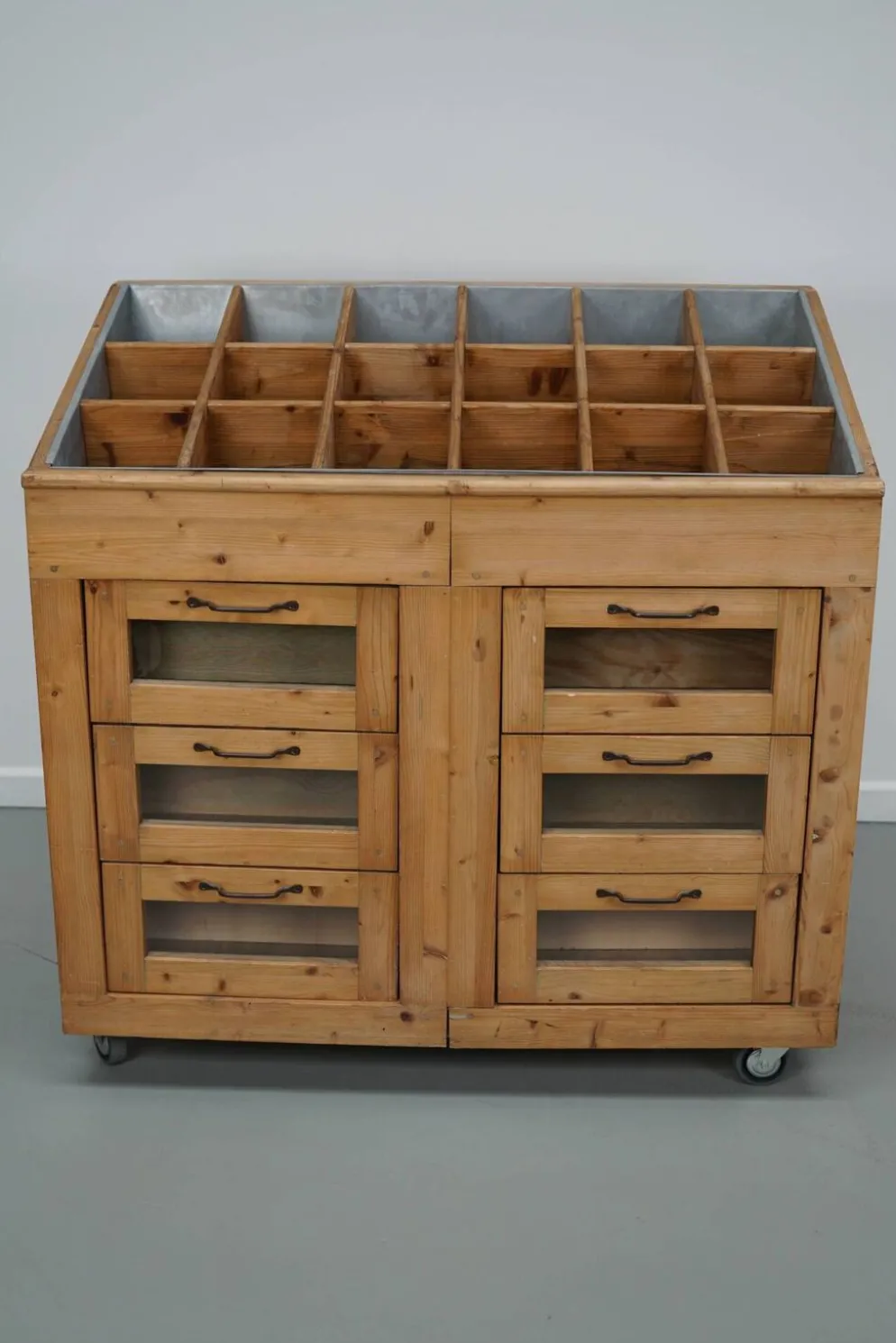 Meuble de mercerie hollandais vintage en pin et verre