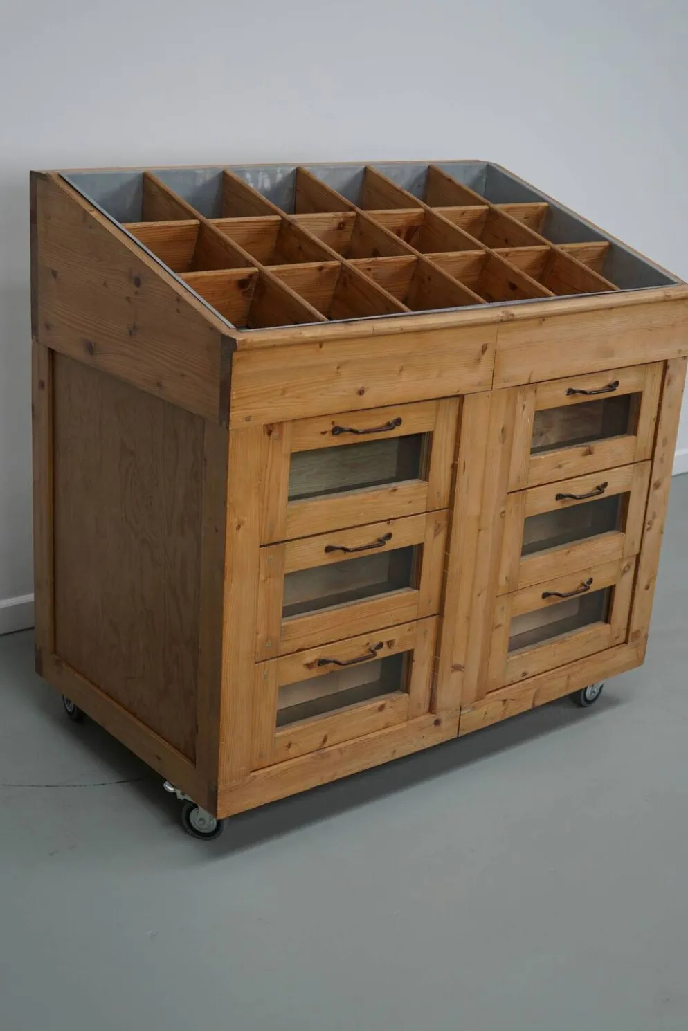 Meuble de mercerie hollandais vintage en pin et verre