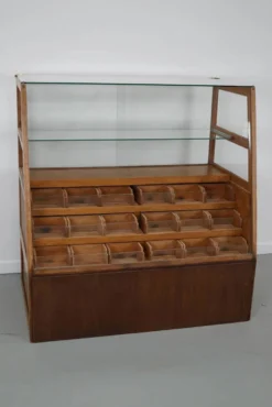 Meuble de mercerie ou comptoir de magasin espagnol ancien en hêtre et chêne, années 1950