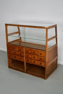 Meuble de mercerie ou comptoir de magasin espagnol ancien en hêtre et chêne, années 1950