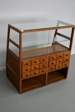 Meuble de mercerie ou comptoir de magasin espagnol ancien en hêtre et chêne, années 1950