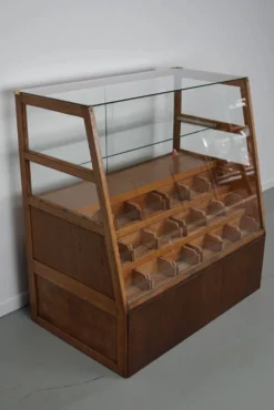 Meuble de mercerie ou comptoir de magasin espagnol ancien en hêtre et chêne, années 1950