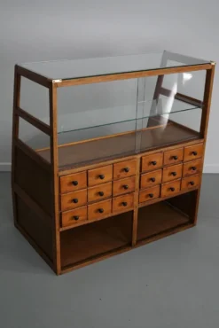 Meuble de mercerie ou comptoir de magasin espagnol ancien en hêtre et chêne, années 1950