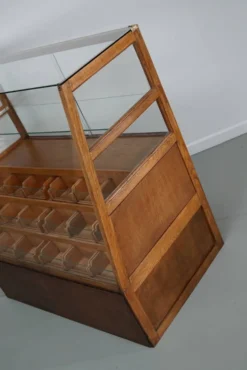 Meuble de mercerie ou comptoir de magasin espagnol ancien en hêtre et chêne, années 1950