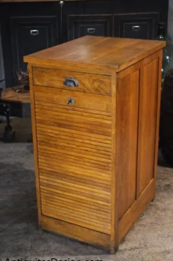 meuble de metier classeur a rideaux en chene