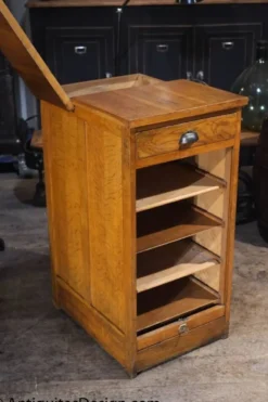 meuble de metier classeur a rideaux en chene