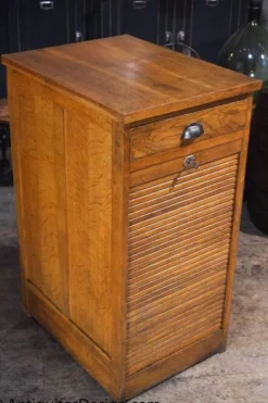 meuble de metier classeur a rideaux en chene