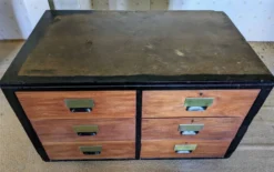 Meuble de metiers caissons a tiroirs