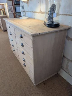 Meuble de métier ancien