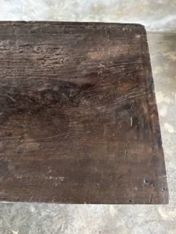 Meuble de métier ancien indonésien en teck à deux tiroirs et entretoise H89