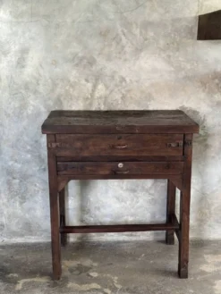 Meuble de métier ancien indonésien en teck à deux tiroirs et entretoise H89
