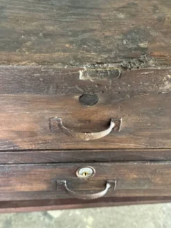 Meuble de métier ancien indonésien en teck à deux tiroirs et entretoise H89