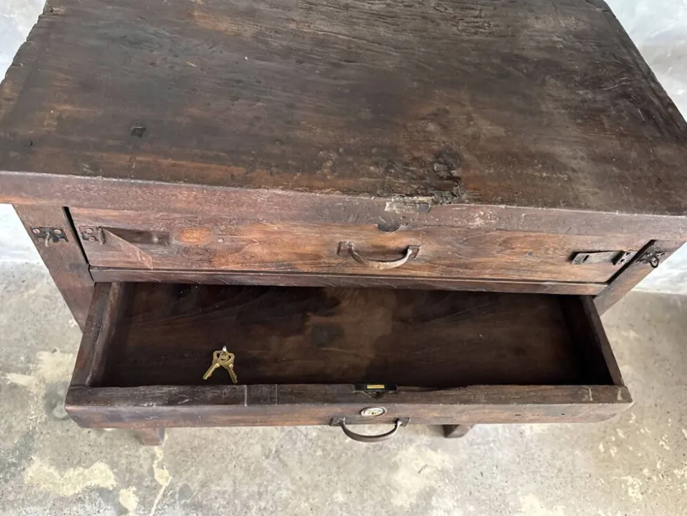 Meuble de métier ancien indonésien en teck à deux tiroirs et entretoise H89