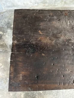 Meuble de métier ancien indonésien en teck à deux tiroirs et entretoise H89