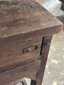 Meuble de métier ancien indonésien en teck à deux tiroirs et entretoise H89