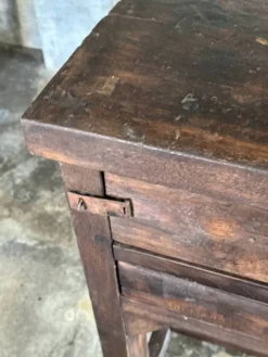 Meuble de métier ancien indonésien en teck à deux tiroirs et entretoise H89