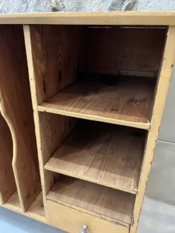 Meuble de métier à casier de tri et tiroirs