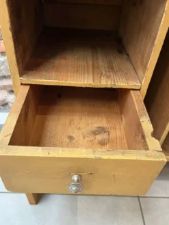 Meuble de métier à casier de tri et tiroirs
