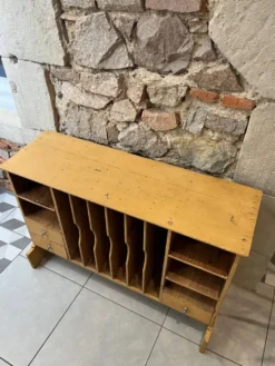 Meuble de métier à casier de tri et tiroirs