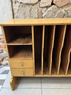Meuble de métier à casier de tri et tiroirs