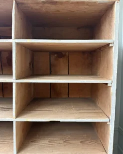 Meuble de métier à casiers patiné (rénové)