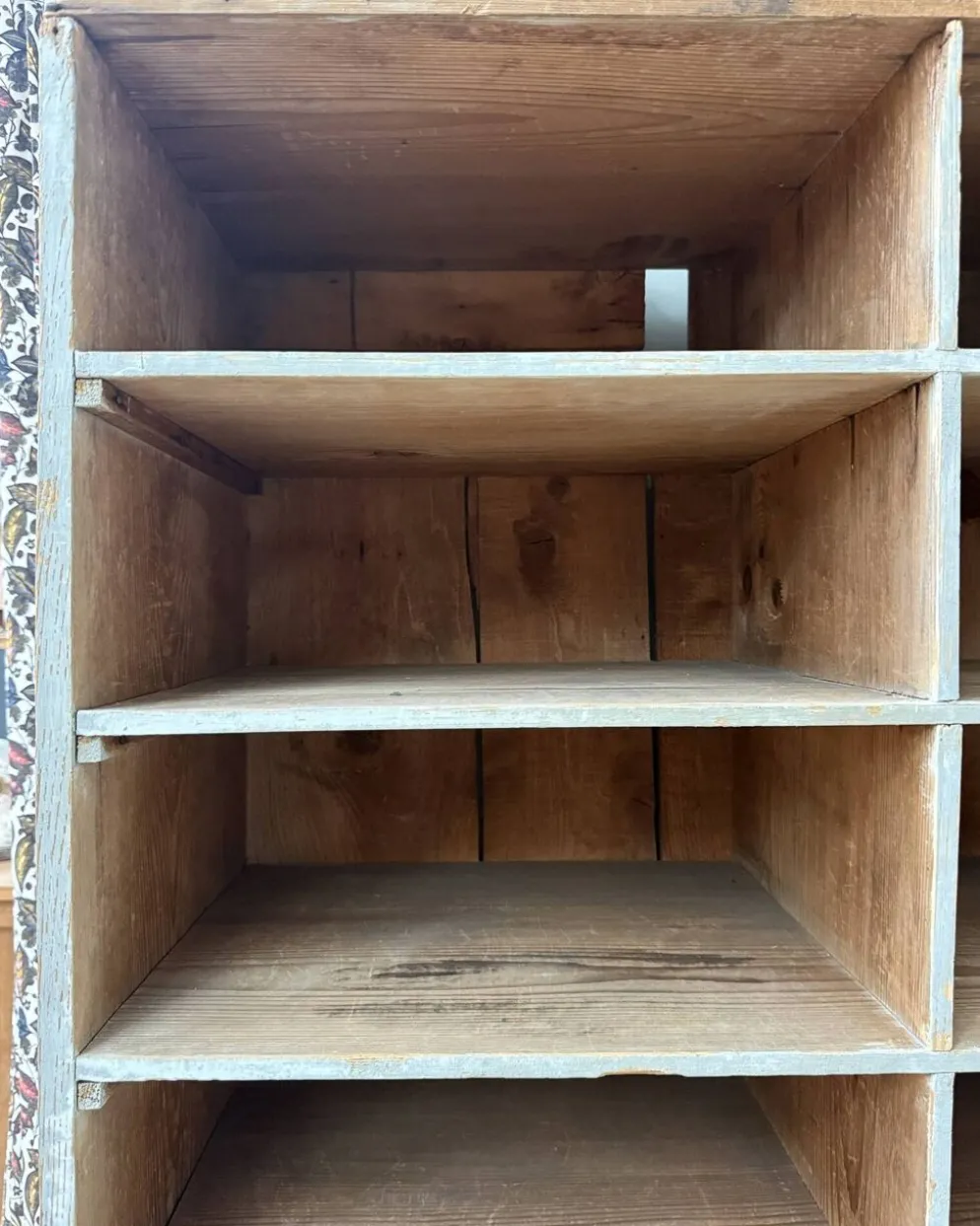 Meuble de métier à casiers patiné (rénové)