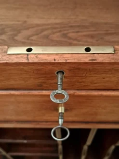 Meuble de métier écritoire en noyer XIXème