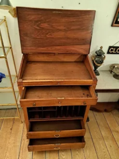 Meuble de métier écritoire en noyer XIXème