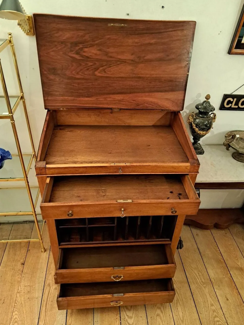 Meuble de métier écritoire en noyer XIXème