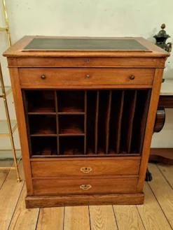 Meuble de métier écritoire en noyer XIXème
