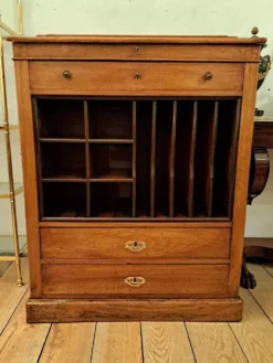 Meuble de métier écritoire en noyer XIXème