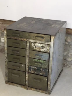 Meuble de métier de l'armée française à tiroirs