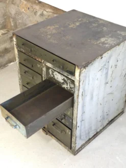 Meuble de métier de l'armée française à tiroirs