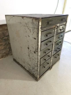 Meuble de métier de l'armée française à tiroirs