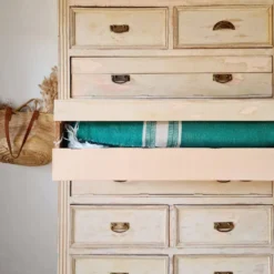 Meuble de métier, de mercerie - commode haute patinée