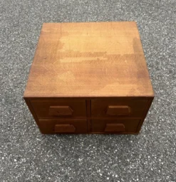 Meuble de métier en chêne à 4 tiroirs