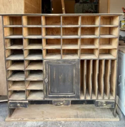 Meuble de métier, meuble de tri de la poste