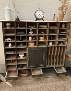 Meuble de métier, meuble de tri de la poste