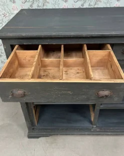 Meuble de métier patiné