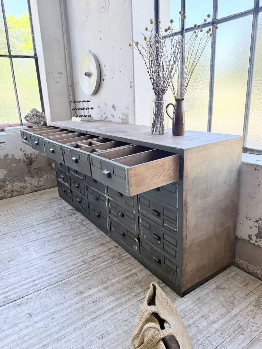 Meuble de métier patiné bleue à tiroirs XL chêne hêtre