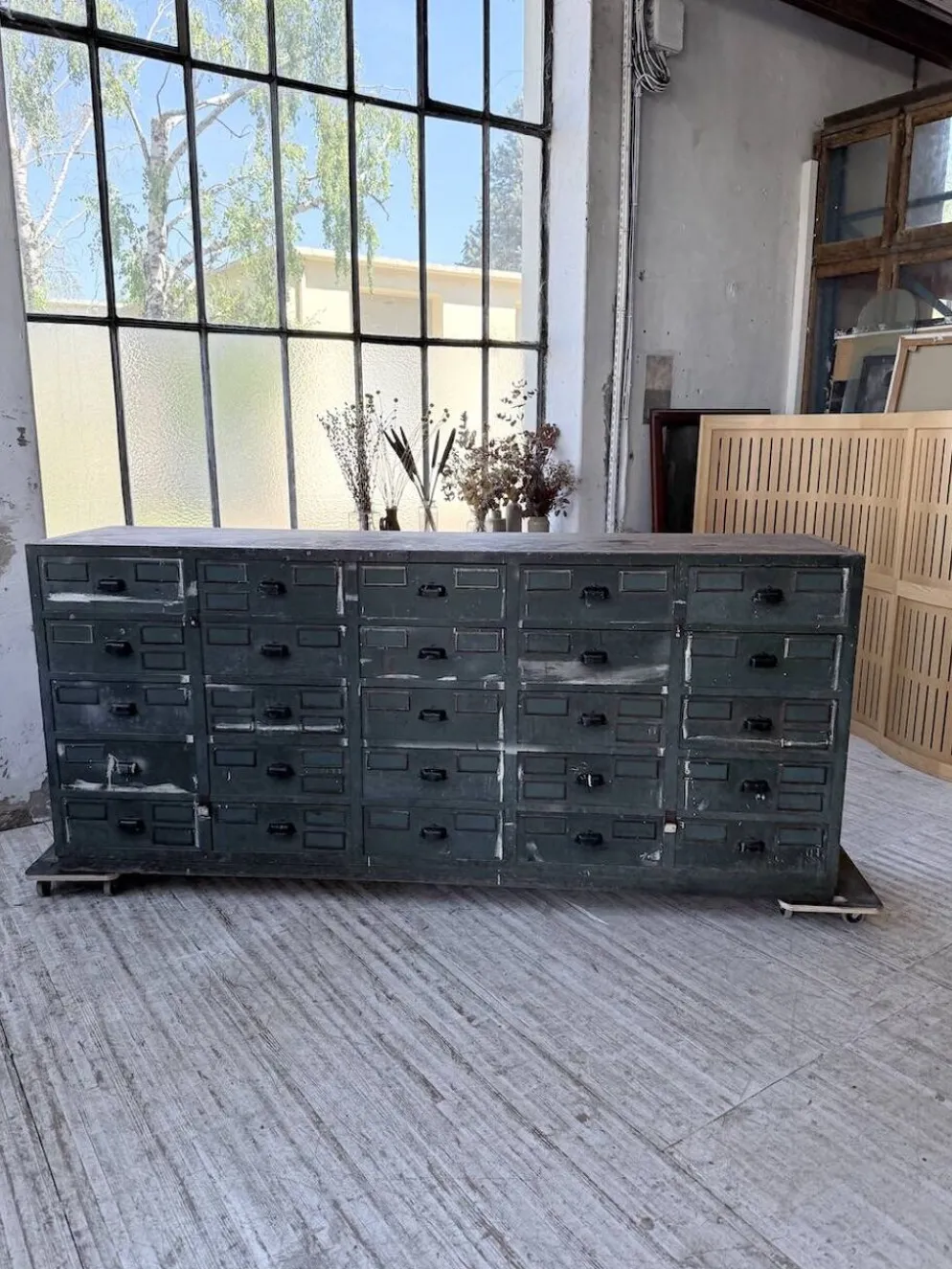 Meuble de métier patiné bleue à tiroirs XL chêne hêtre