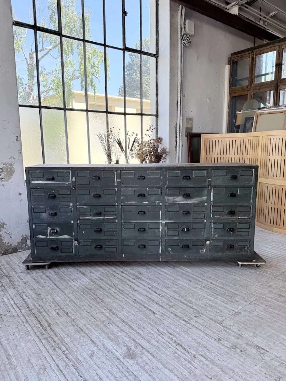 Meuble de métier patiné bleue à tiroirs XL chêne hêtre