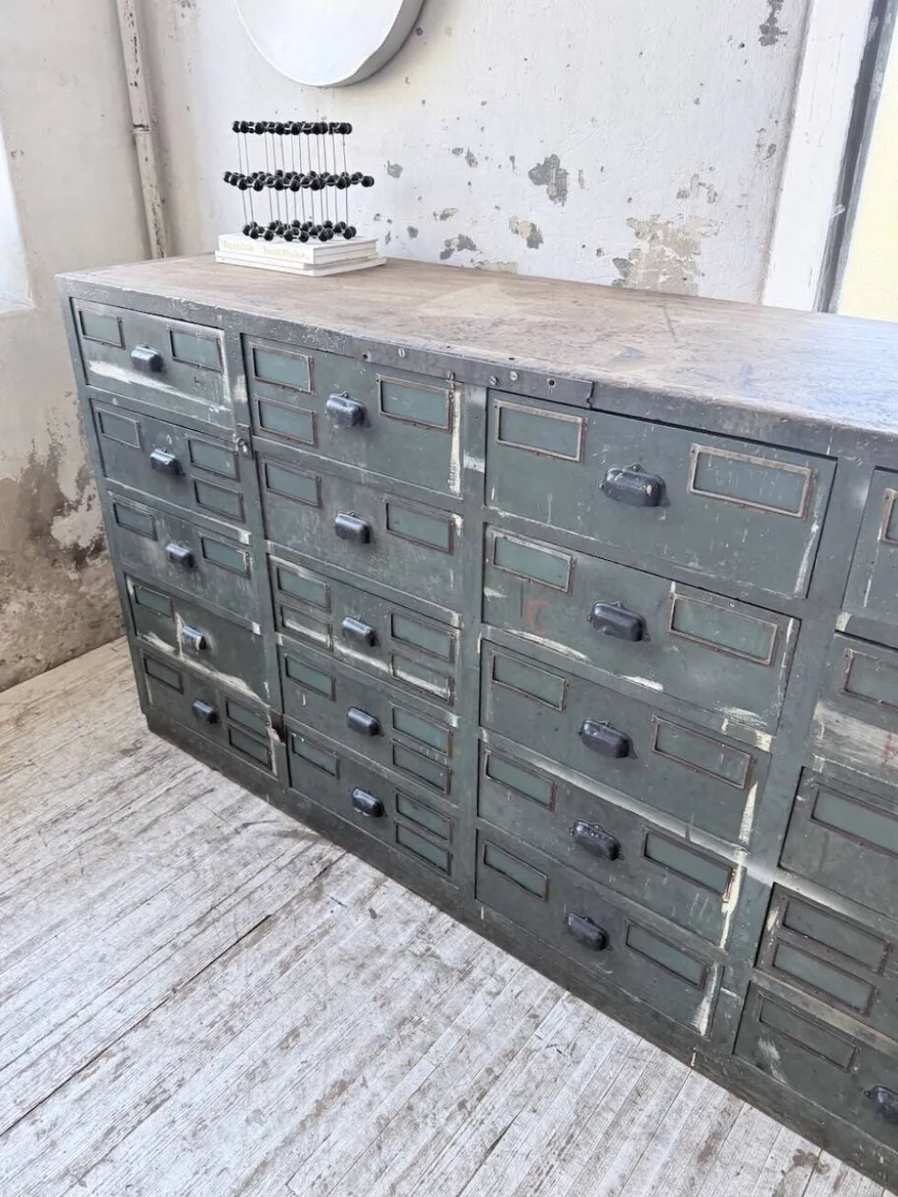 Meuble de métier patiné bleue à tiroirs XL chêne hêtre