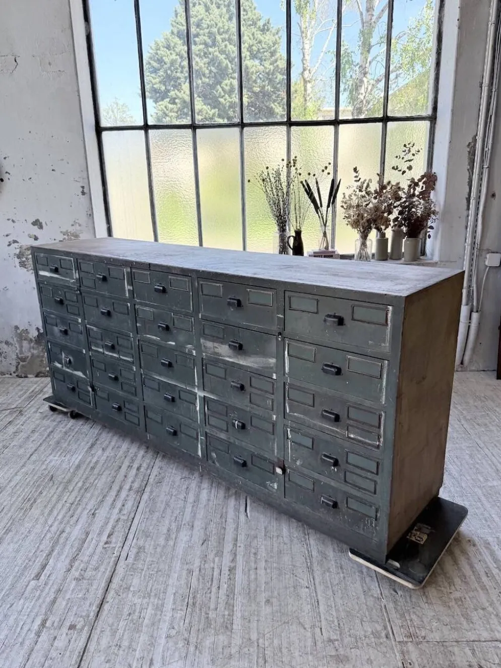 Meuble de métier patiné bleue à tiroirs XL chêne hêtre