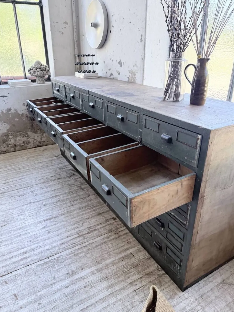 Meuble de métier patiné bleue à tiroirs XL chêne hêtre